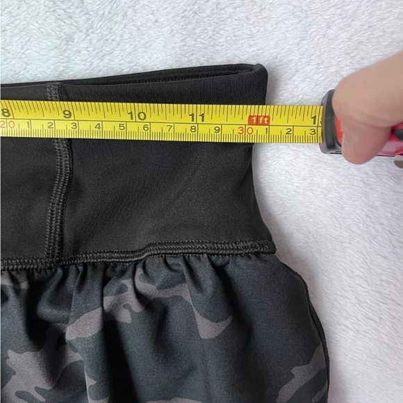 Spanx Women Sz S Get Moving Double Layer Short Black Camo Camouflage Athletic - Picture 7 of 9